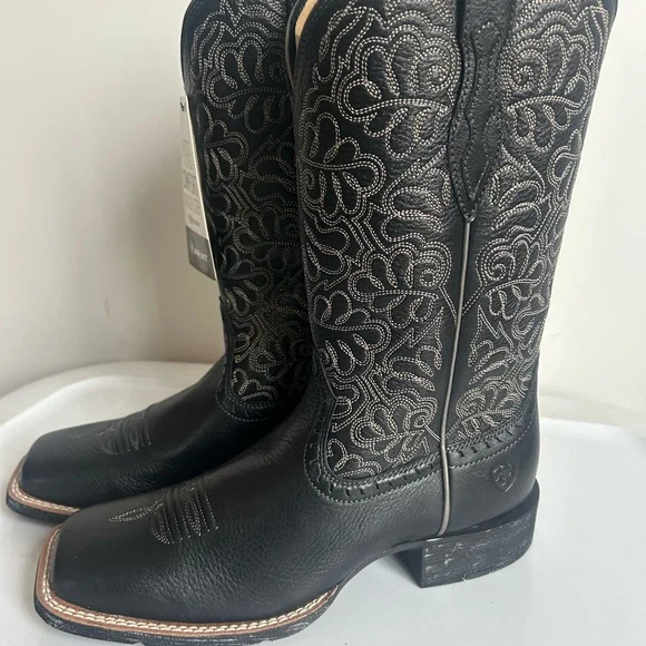 NWT- Ariat Women’s Black Round Up Remuda Wide Square Toe Western Boot Size 7.0B - Picture 2 of 10